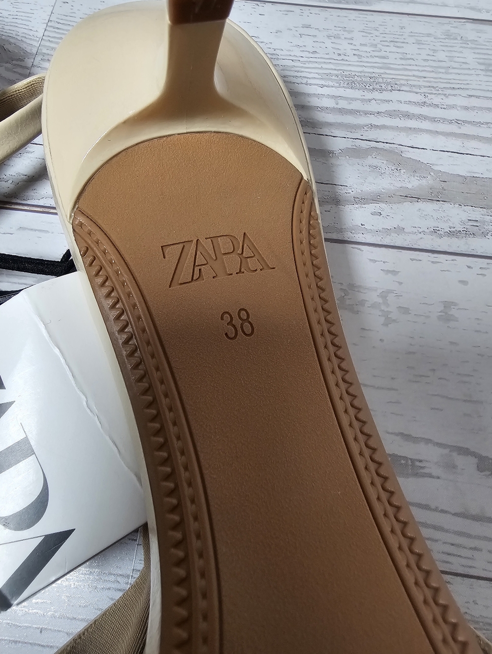 NEW Zara Beige Patent Slingback Kitten Heels Sz 7.5 - Picture 8 of 10